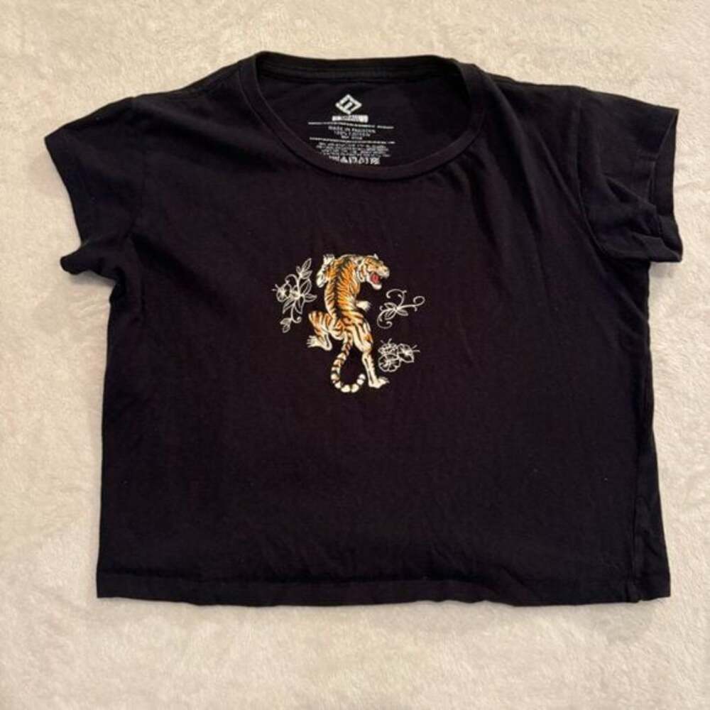 Tiger Graphic Screen print Black Tee Shirt Juniors Size Small by Global Merchand